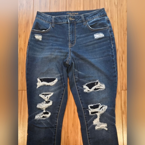 Maurcies Distressed Blue Jeans - Picture 3 of 9